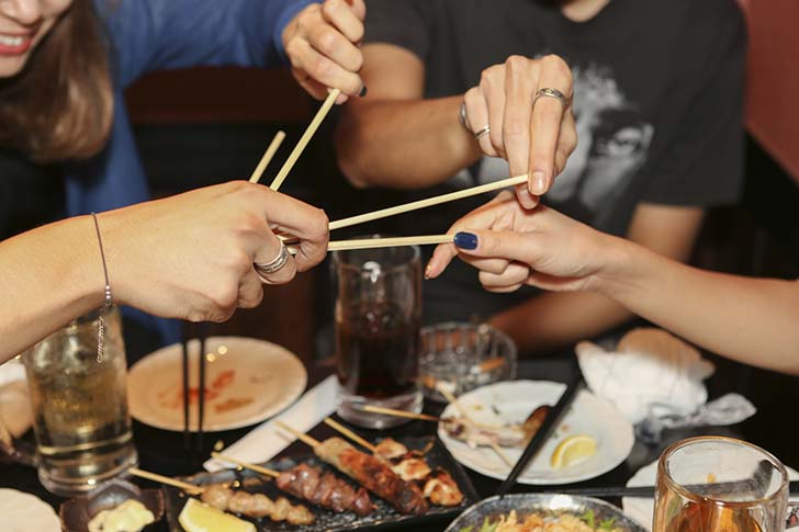 みんなで楽しむ忘年会 チーム対抗おすすめゲーム 大人数 小人数 幹事様の悩みを解決する幹事様お助けガイド