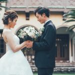 結婚式の二次会の開催を迷う新郎新婦