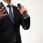 忘年会の司会で失敗しない！挨拶や進行のポイントを解説【台本つき】