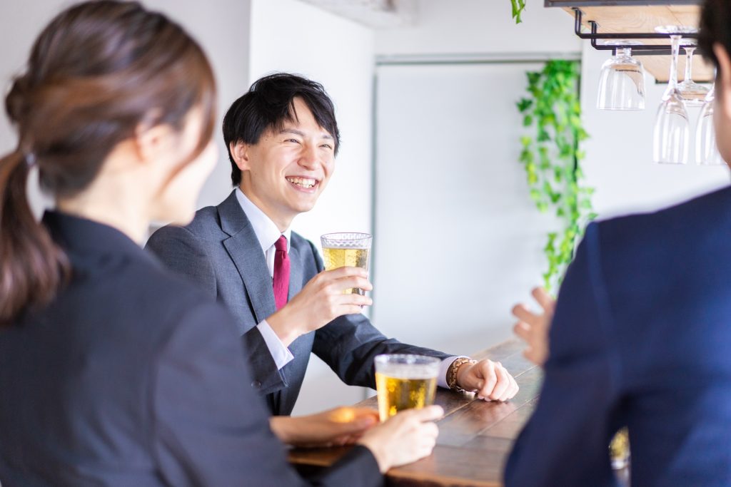 「だから幹事はやりたくない」と感じる飲み会のトラブルと対策