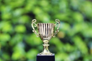 ゴルフコンペは賞で盛り上がる！定番からユニークな賞一覧とおすすめ景品を紹介