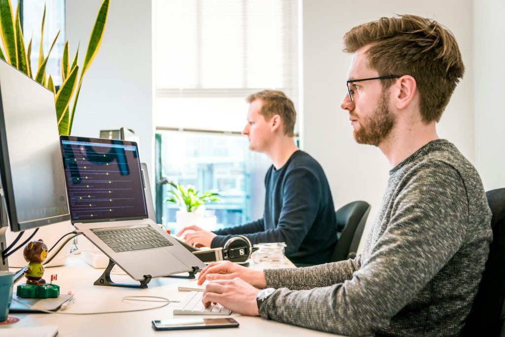 社内表彰で社員のモチベーションアップにつなげよう！