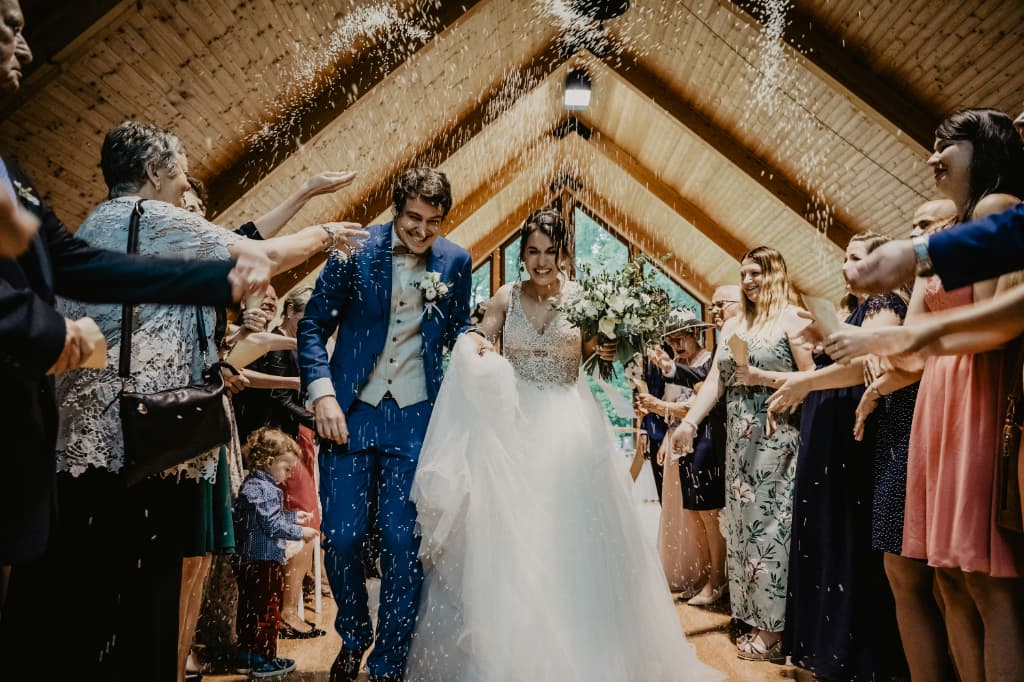 結婚式の二次会はやらなくていい？傾向と実態
