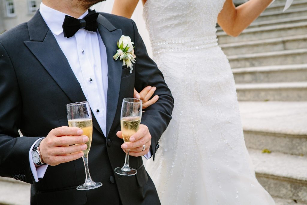 後悔しないようにして結婚式の二次会を成功させよう！