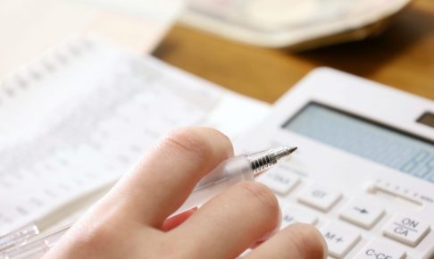 社内イベントの景品の勘定科目の正解は？判断基準と仕訳例・税務上の注意点を解説