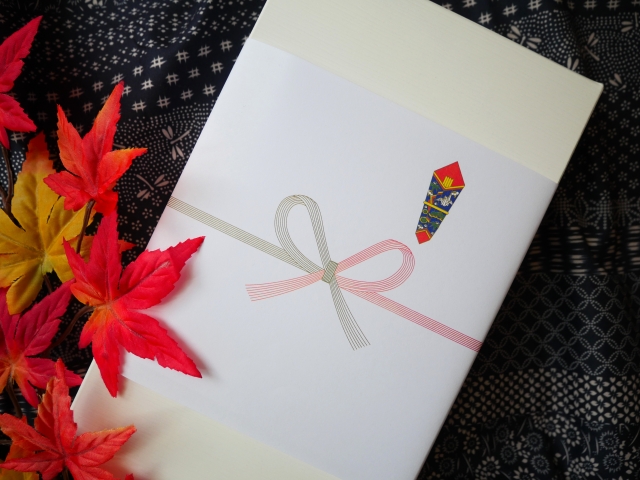 社内表彰ののしは紅白蝶結びを使用する